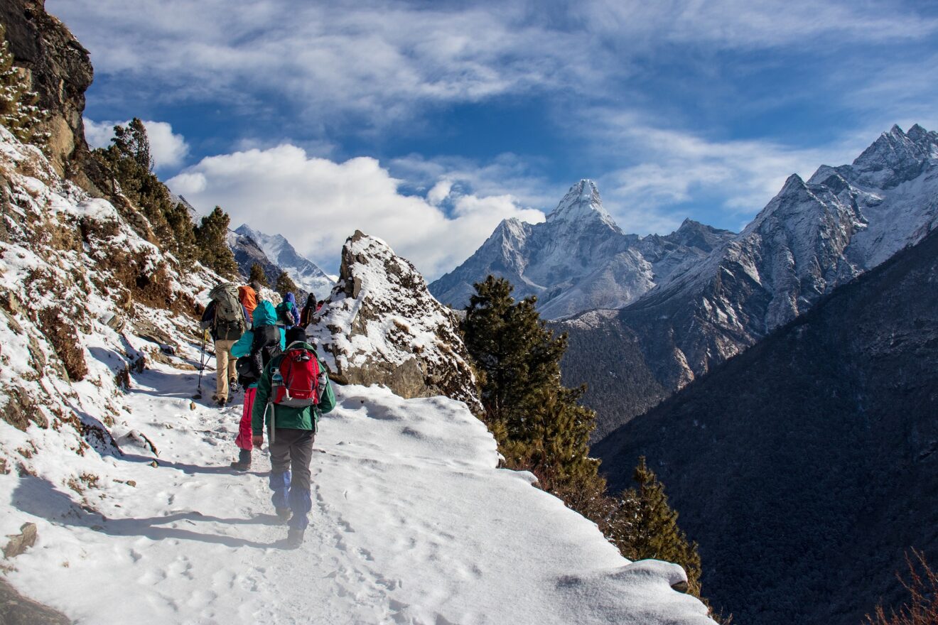 ciaspole e attrezzi trekking invernale