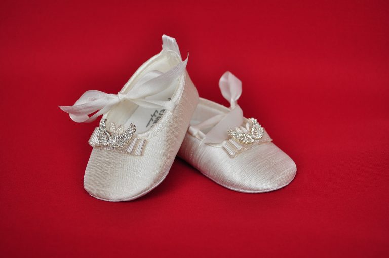 Battesimo di una bambina: quale regalo simbolico scegliere