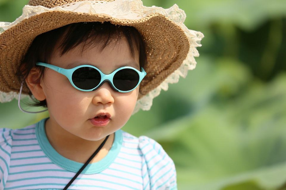 protezione laterale occhiali da sole per neonati 9-24 mesi rami regolabili a 360° colore: papavero protezione 100% UV – CAT 3 Béaba comfort ottimale 